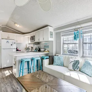  Holiday home Walk To Miramar Tropical With Deck! United States